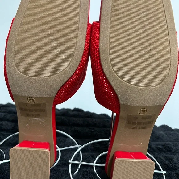 Chic Red Women's Shoes - Picture 4 of 4